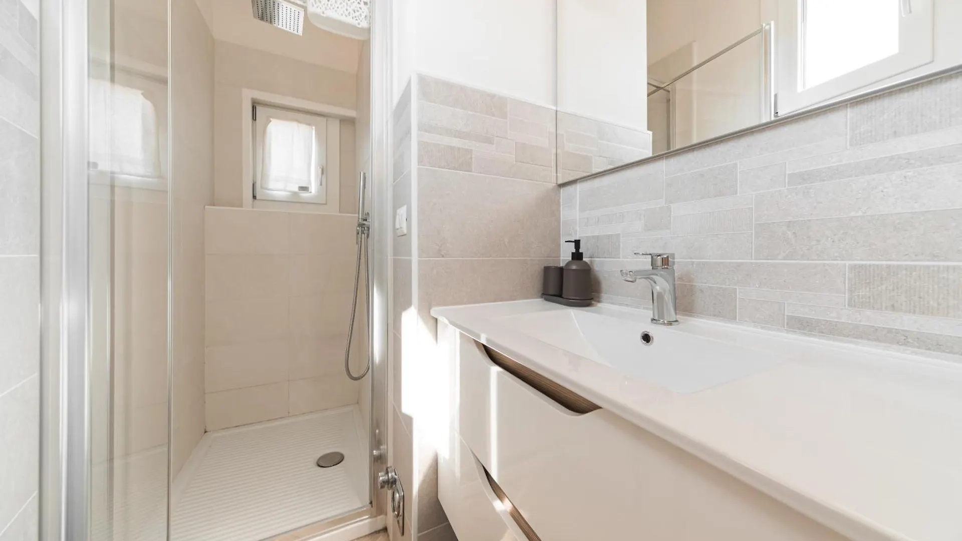 Carracci House - Free Parking - Station - Center E Fiera Apartment Bologna