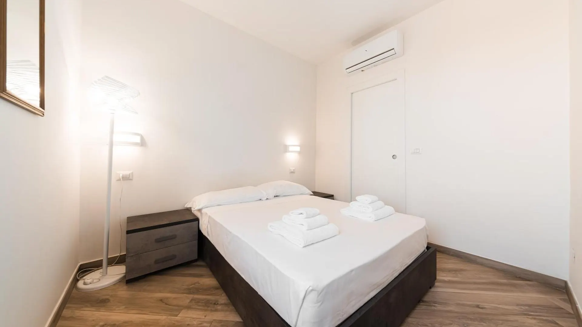 Carracci House - Free Parking - Station - Center E Fiera Apartment Bologna Italy