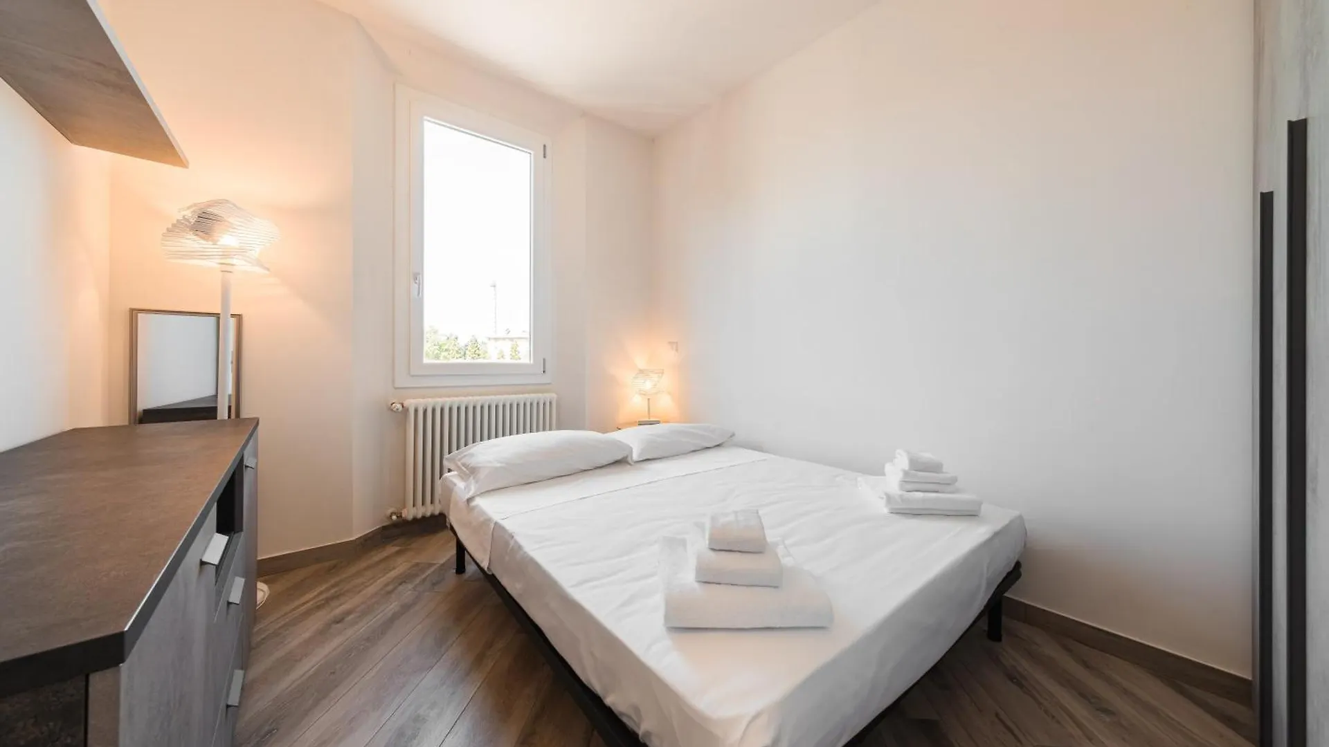Carracci House - Free Parking - Station - Center E Fiera Apartment Bologna