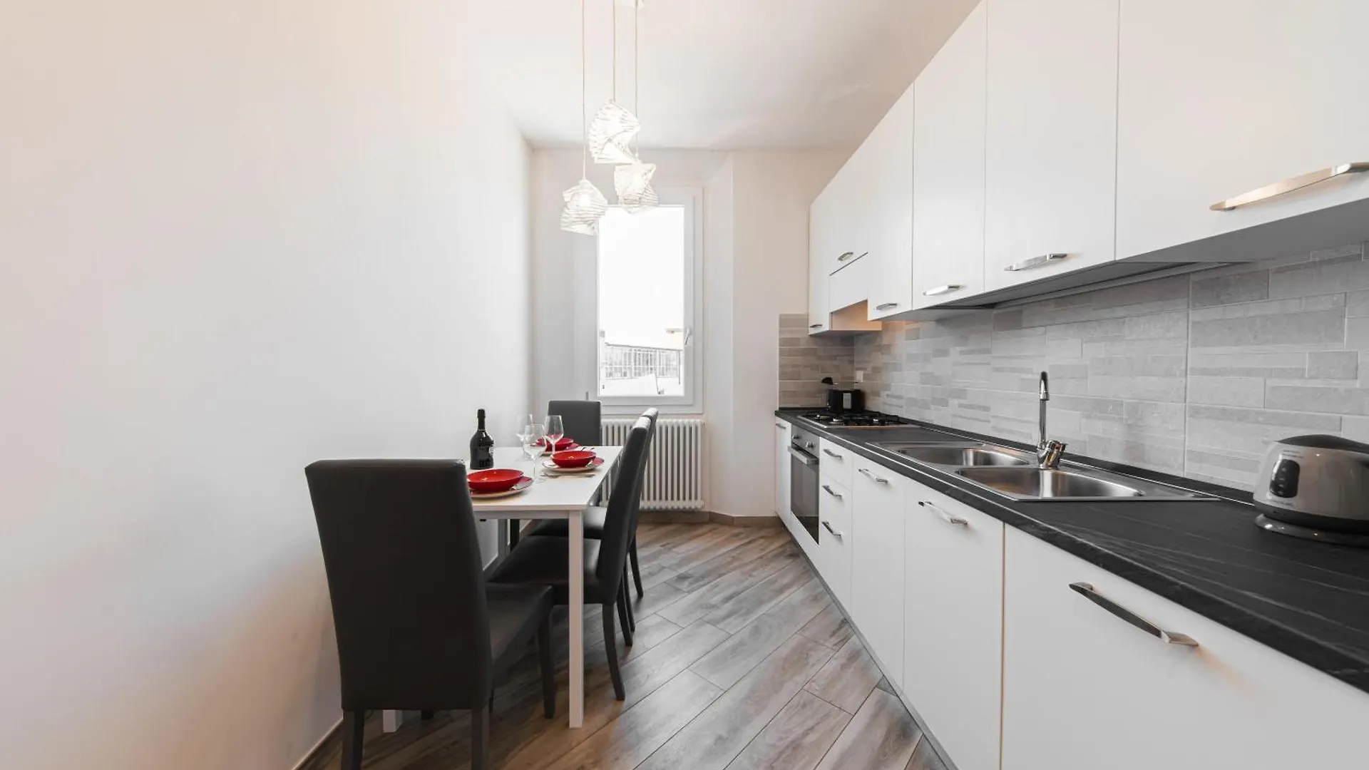 Carracci House - Free Parking - Station - Center E Fiera Apartment Bologna