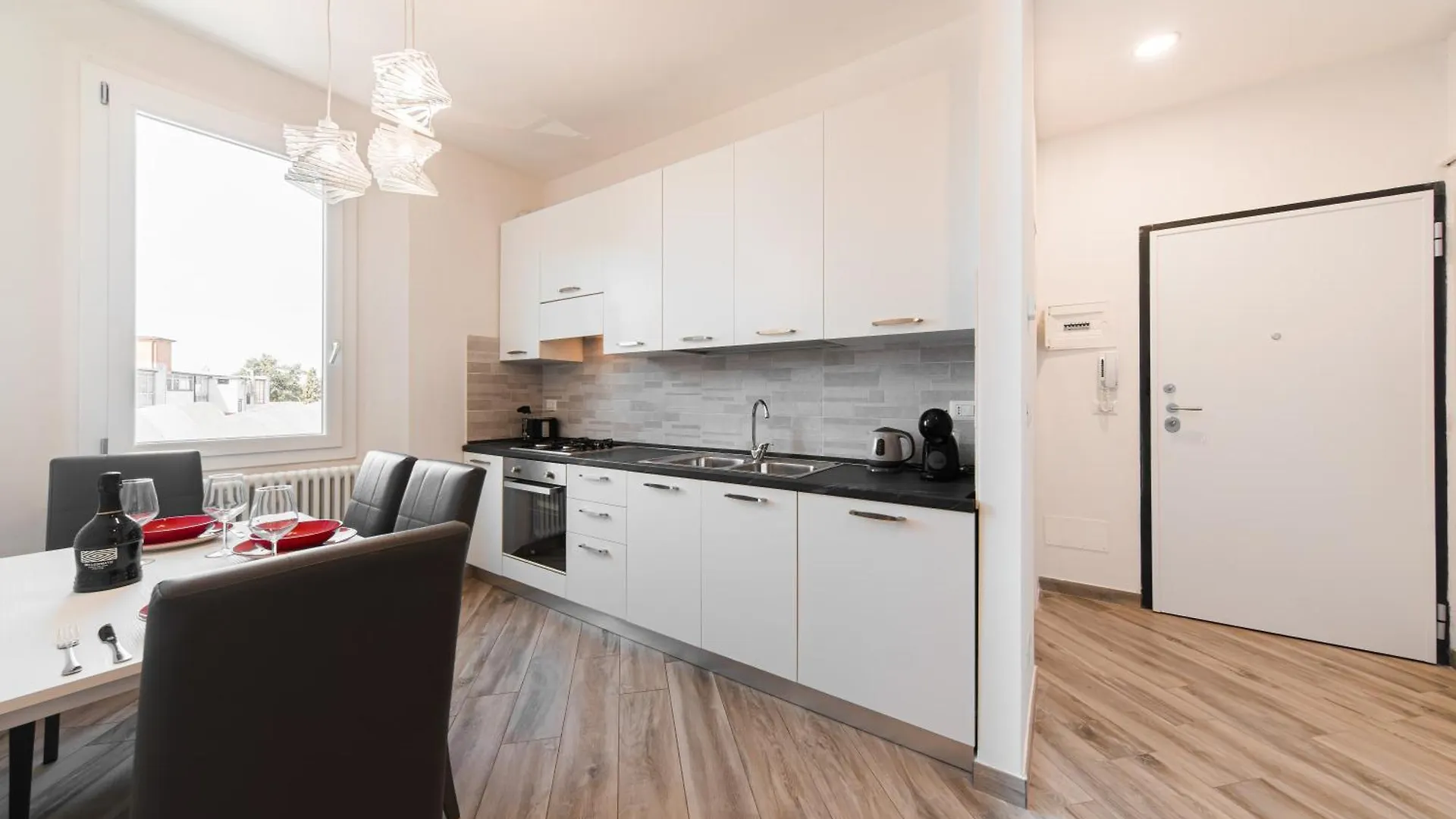 Carracci House - Free Parking - Station - Center E Fiera Apartment Bologna 0*,  Italy