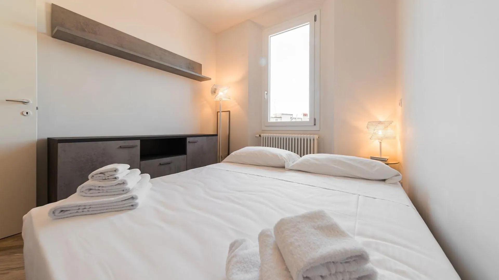 Carracci House - Free Parking - Station - Center E Fiera Apartment Bologna 0*,